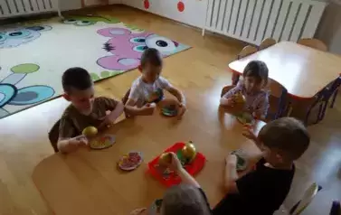 &quot;Biedronki&quot; malują pisanki 4
